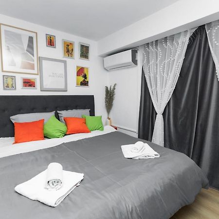 11 Steps' Lovely Studio In The Center Тирана Екстериор снимка