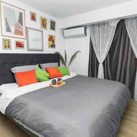11 Steps' Lovely Studio In The Center Тирана Екстериор снимка
