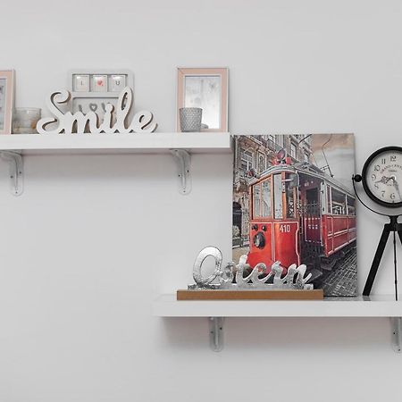 11 Steps' Lovely Studio In The Center Тирана Екстериор снимка