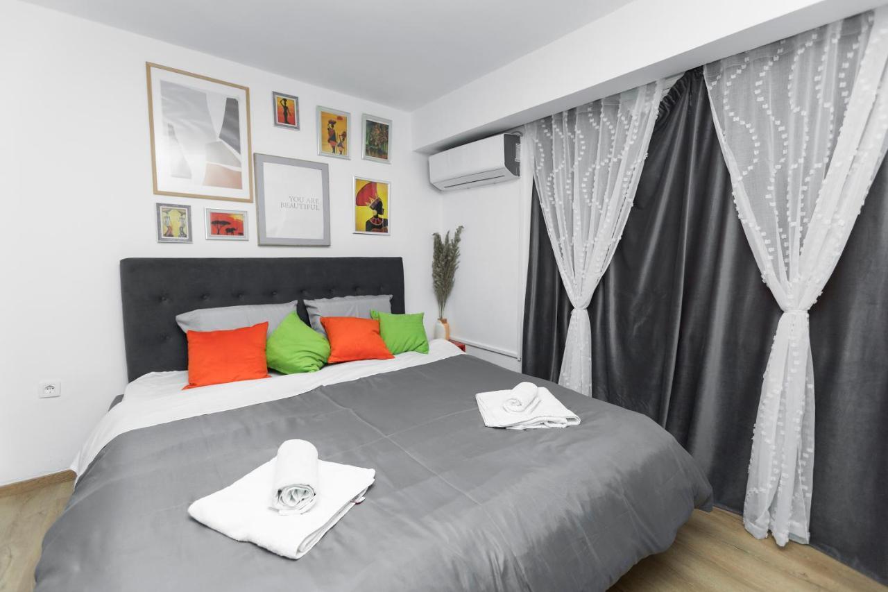 11 Steps' Lovely Studio In The Center Тирана Екстериор снимка