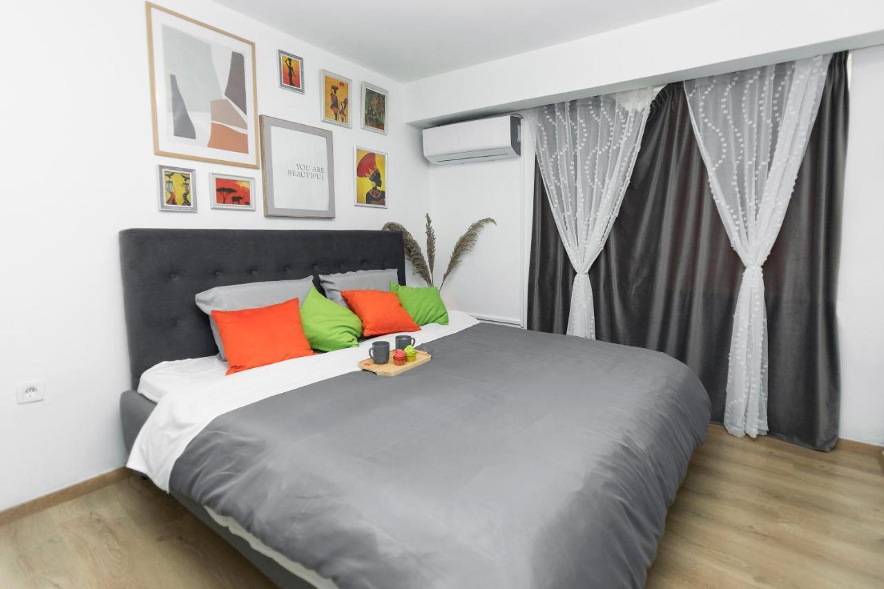 11 Steps' Lovely Studio In The Center Тирана Екстериор снимка