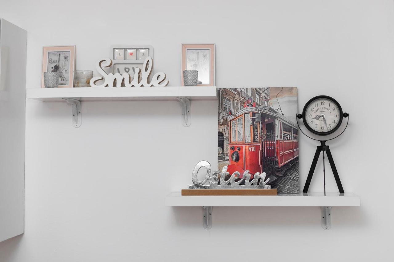 11 Steps' Lovely Studio In The Center Тирана Екстериор снимка