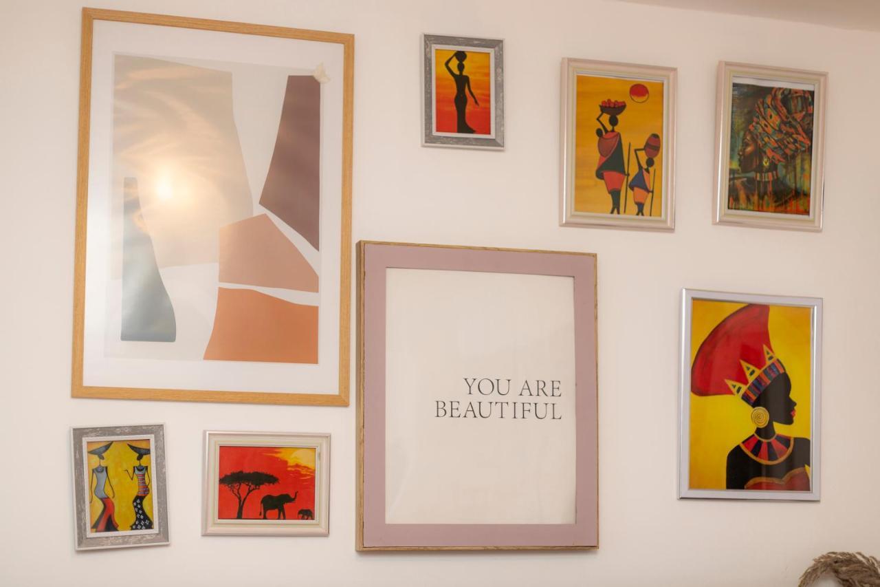 11 Steps' Lovely Studio In The Center Тирана Екстериор снимка