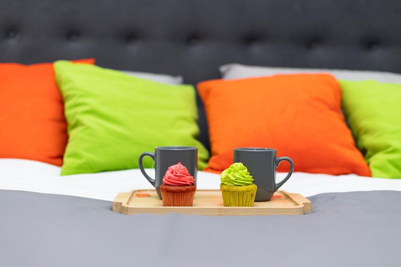 11 Steps' Lovely Studio In The Center Тирана Екстериор снимка