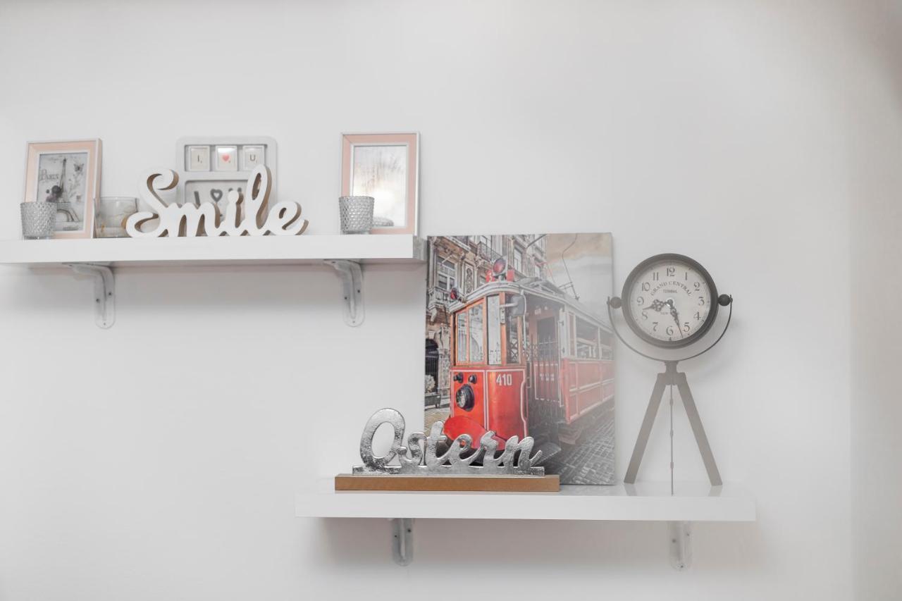 11 Steps' Lovely Studio In The Center Тирана Екстериор снимка
